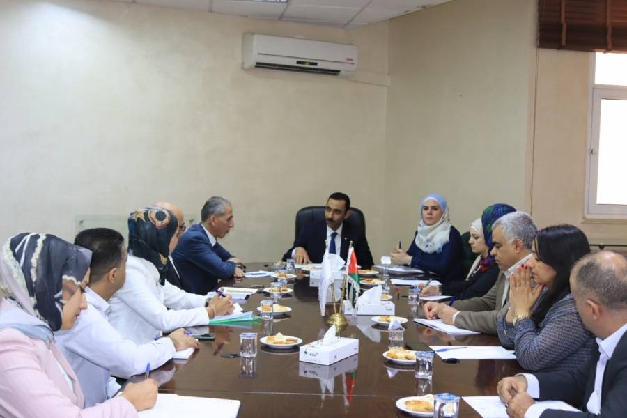 وفد فلسطيني يزور الغذاء والدواء ويلتقى مديرها العام...صور 