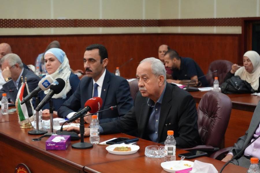 خلال لقاء القطاع الصناعي في صناعة عمان  مهيدات يدعو إلى ضرورة توطين صناعة الأدوية والمستلزمات الطبية