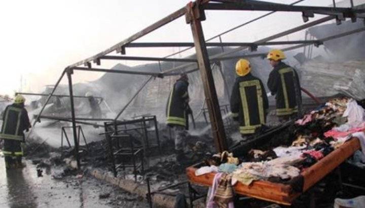 السيطرة على حريق بسوق البالة في إربد