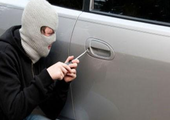 أردني يناشد بالبحث عن سيارته المسروقة