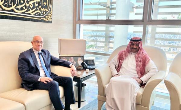 السفير السعودي يلتقي نظيره التونسي