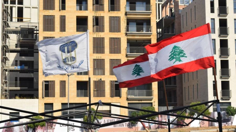 انفجار قنبلة في حديقة منزل وزير لبناني