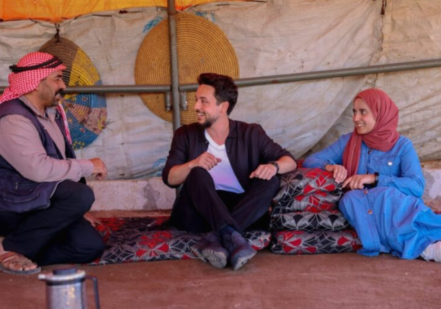 ولي العهد يهنئ الطالبة المتفوقة ذكى الحراحشة