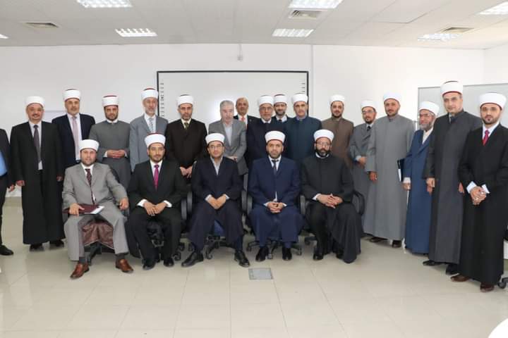 قاضي القضاة يخرج القضاة المشاركين في برنامج (تدريب المدربين)