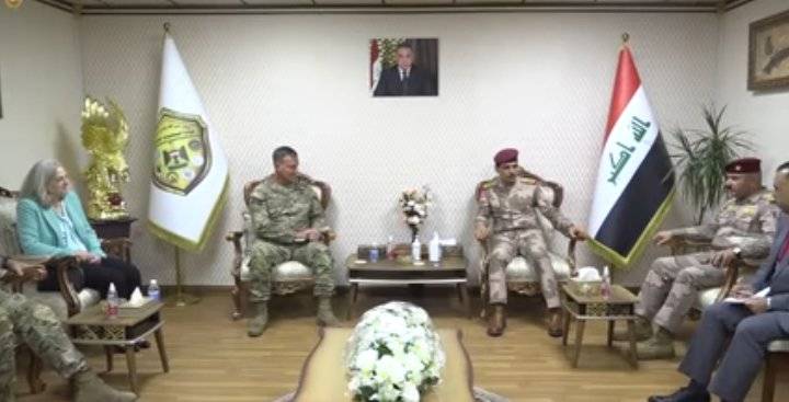 رئيس أركان الجيش العراقي ونائب قائد العمليات المشتركة يستقبلان قائد القيادة المركزية الوسطى