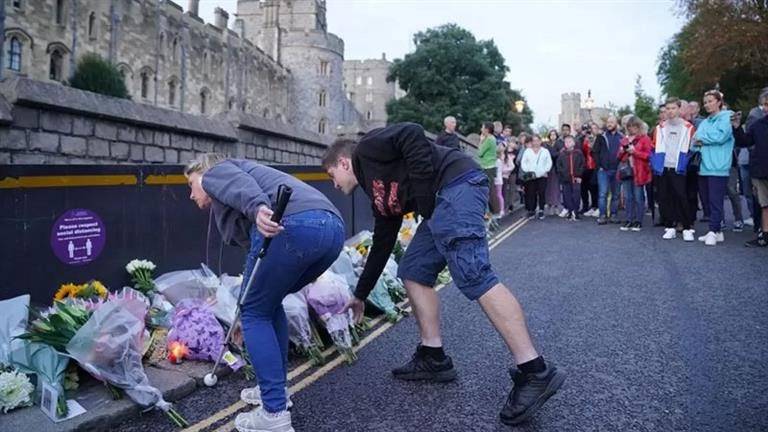 وقف إضرابات عمال البريد والسكك الحديدية بعد وفاة الملكة إليزابيث