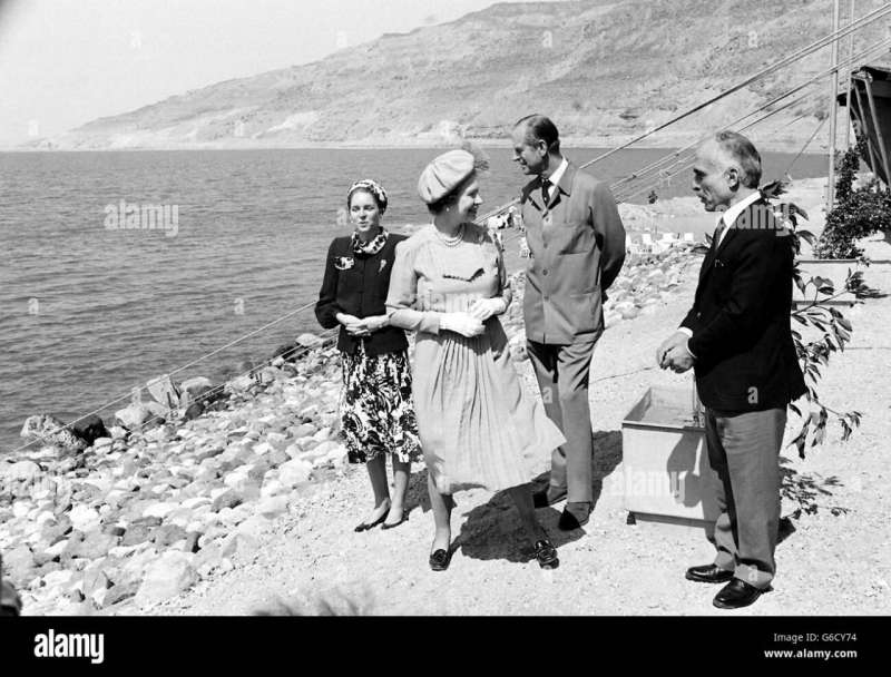 الاردن وبريطانيا زيارات ملكية متبادلة...اليزابيث زارت المملكة وقامت بجولة تاريخية مع الحسين