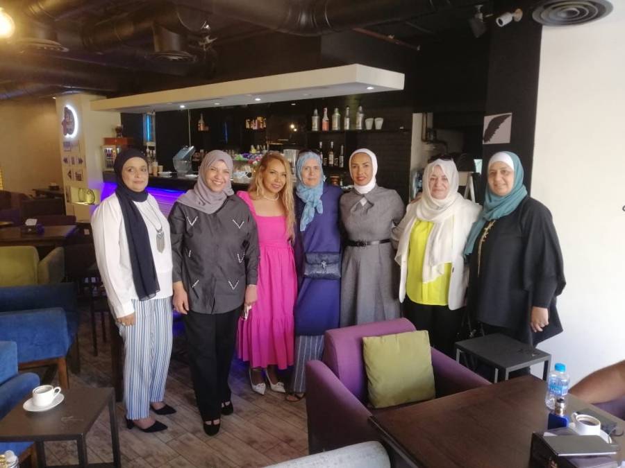 علياء العنير تلقي  محاضرة بعنوان الميزة التنافسية في المبيعات