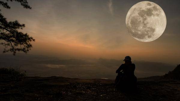 قمر الحصادين يزين سماء المملكة