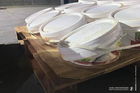 ضبط 17 ألف كيلو مخللات ملوثة عبر ميناء جدة