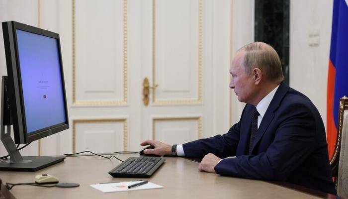 الناخبون الروس يصوتون في آخر أيام الانتخابات الإقليمية