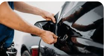 اردنيون يقبلون على تظليل السيارات