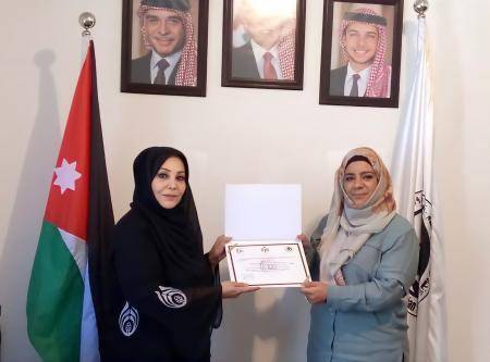 الاتحاد النسائي العام يكرم المدربة العمري