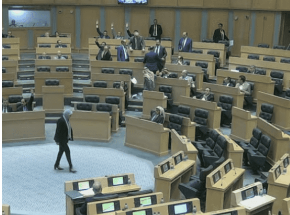 جدل نيابي كبير بعد اقرار قانون المجلس الطبي