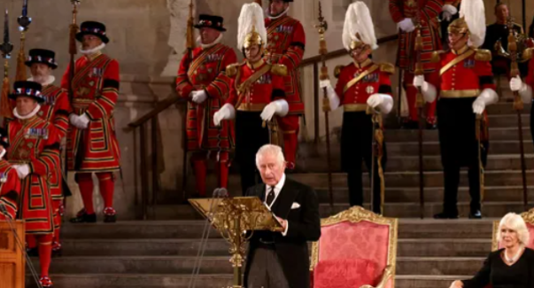 تشارلز الثالث يتعهد بأن يحذو حذو الملكة الراحلة