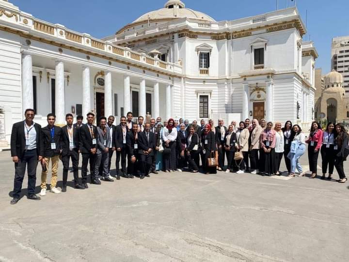 وفد طلابي من جامعة الإسكندرية يزور مبنى البرلمان المصري