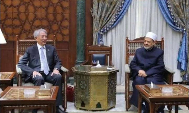 شيخ الأزهر رئيس مجلس حكماء المسلمين يستقبل كبير وزراء سنغافورة لبحث سُبُل مواجهة قضايا الإرهاب وتغير المناخ