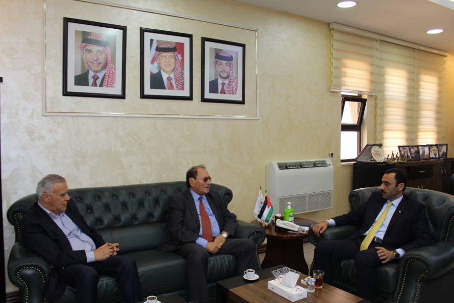 مهيدات يبحث أوجه التعاون المشترك مع اتحاد الصيادلة العرب