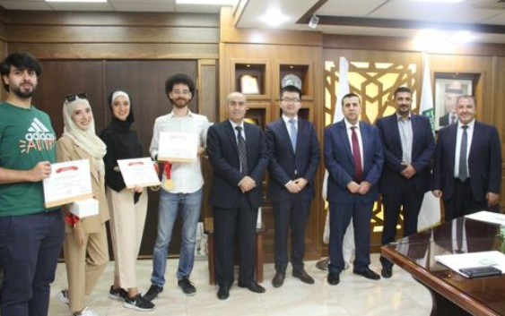 فريق جامعة البلقاء التطبيقية يفوز بالمركز الثالث في مسابقة التدريب لمسابقة هواوي لتقنية المعلومات والاتصالات