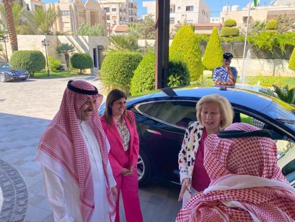 السديري يولم على شرف الوزيرة النجار