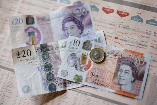 ارتفاع الإسترليني أمام الدولار وتراجعه أمام اليورو