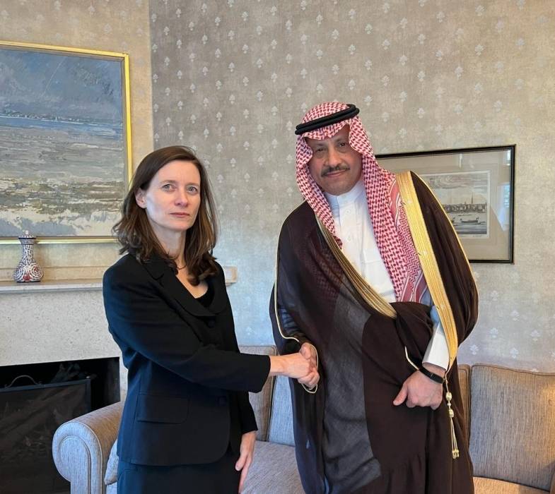 السديري يقدم التعازي بوفاة الملكة اليزابيث في السفارة البريطانية في عمان