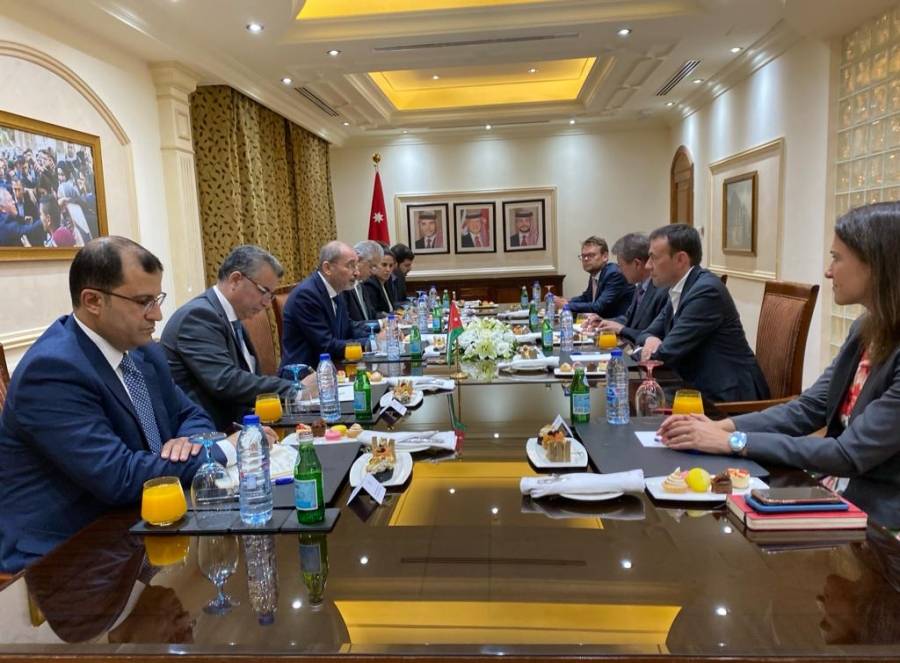 وزير الخارجية يلتقي وفداً ألمانياً