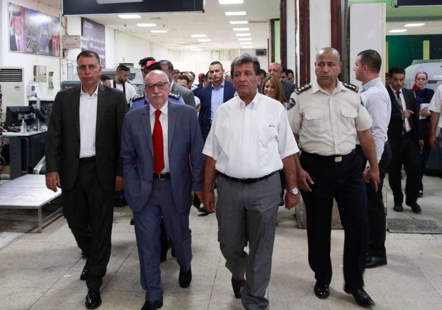 لجنة وزارية تتفقد جسر الملك حسين