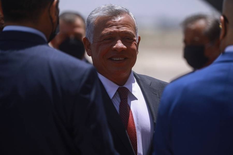 الملك يغادر إلى باريس في زيارة عمل