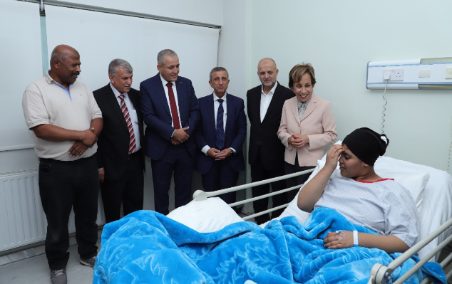 الأميرة بسمة بنت طلال تطمئن على مرضى حملة البر والاحسان بمستشفى الشميساني