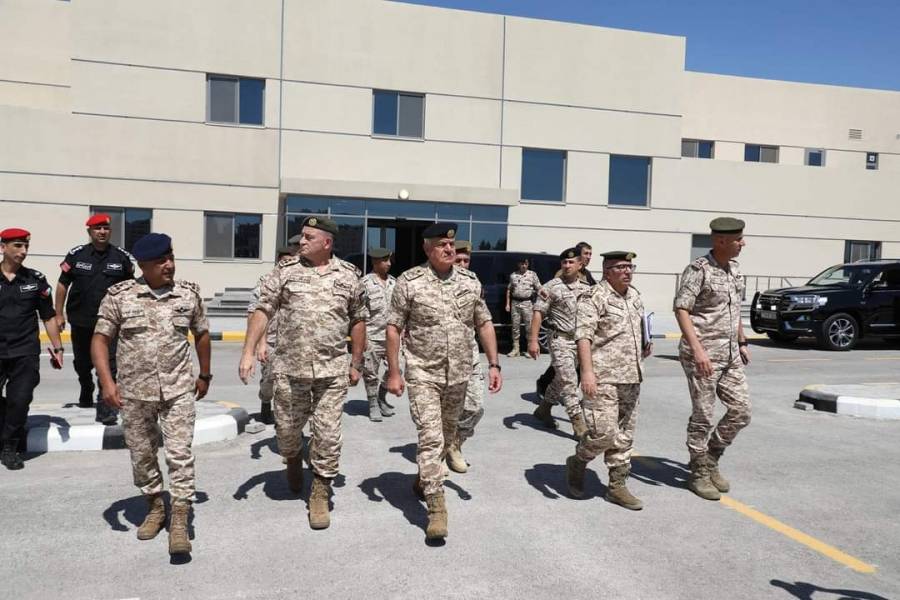 رئيس هيئة الأركان المشتركة يتفقد مشروع مركز متخصص للمعالجة السِنْيَّة في خلدا...صور 