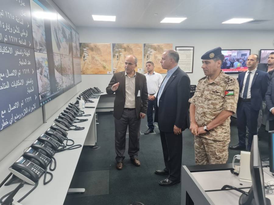 نائب الملك يتابع عمليات الإنقاذ والإخلاء في منطقة اللويبدة