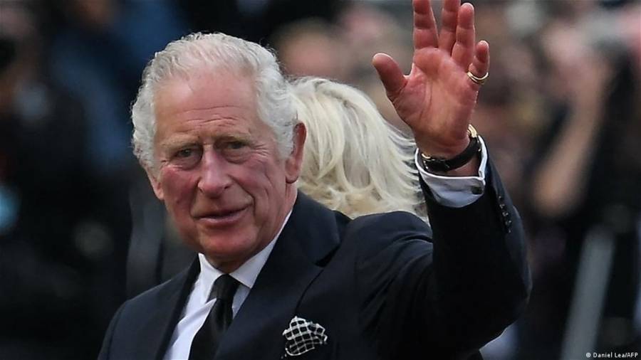 100 موظف في القصر البريطاني معرضين لـ الفصل بسبب الملك الجديد