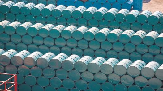 انخفاض أسعار النفط على خلفية احتمالات رفع أسعار الفائدة الأميركية