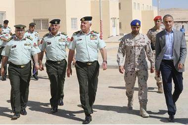 رئيس هيئة الأركان: ماضون في توفير مشاريع خدمية لمنتسبي الجيش