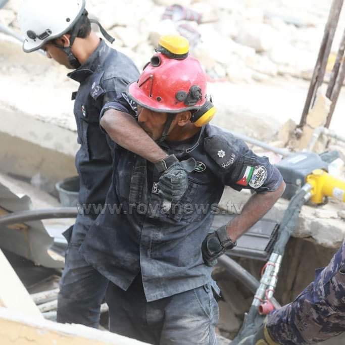 اولى الاسر من مصابي حادثة الانهيار تغادر المستشفى