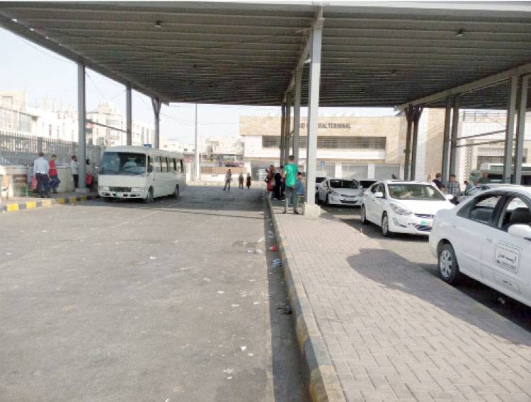 إربد .. سائقو خصوصي ينشئون مجموعاتواتساب لاستقطاب الركاب