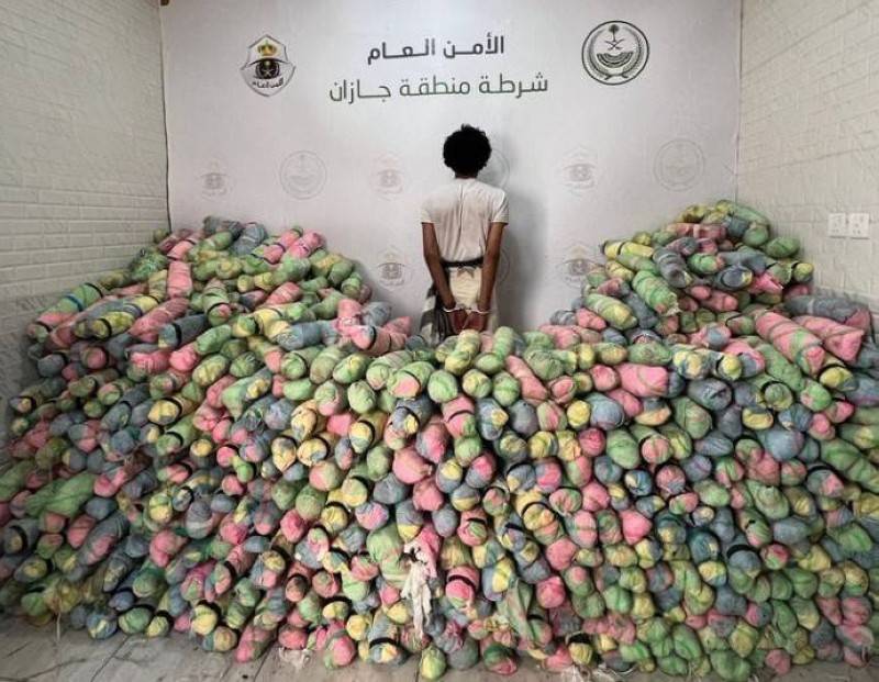 جازان في السعودية : القبض على مخالف لنظام أمن الحدود بحوزته 441.5 كيلوغرام من «القات»
