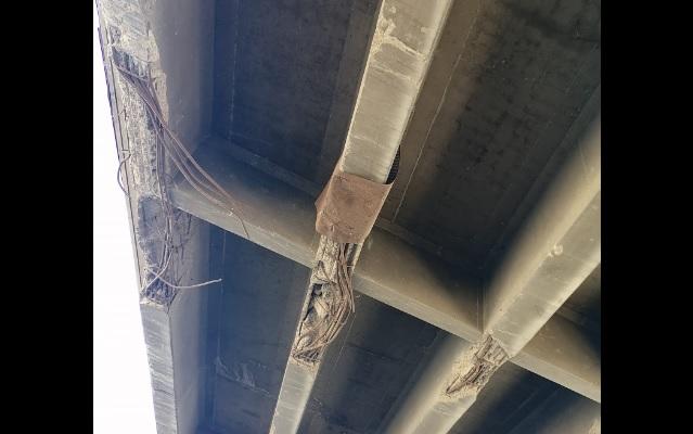 تآكل في مجسم جسر المنطقة الحرة بالزرقاء