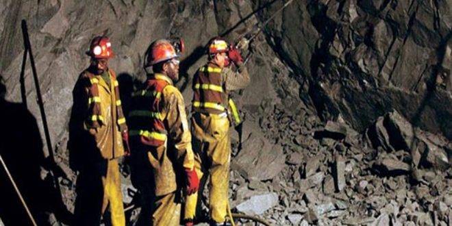 مصرع سبعة أشخاص وفقدان آخرين جراء انهيار منجم في إندونيسيا