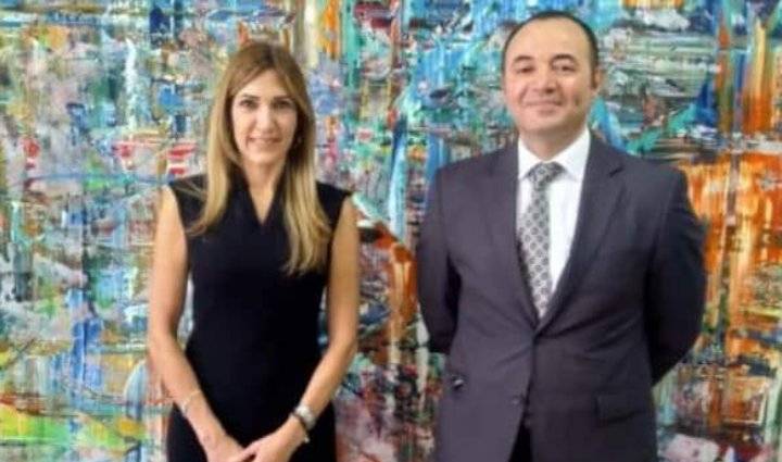 سفير مصر لدى بنما يسلم الدعوة الخاصة بقمة القادة في مؤتمر المناخ لنائبة وزيرة خارجية بنما