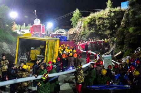 مقتل 14 شخصا بفيضان منجم للحديد في الصين