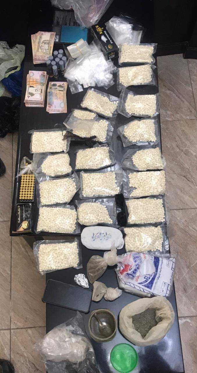 عاجل... إدارة مكافحة المخدرات، تنفذ حملة أمنية في لواء الرمثا تلقي القبض خلالها على أربعة تجار للمخدرات ... صور 