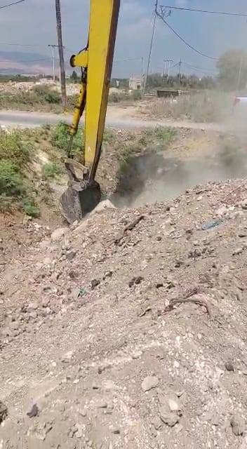 سلطة وادي الأردن تنفذ حملة صيانة لمرافق المياه استعدادا للموسم المطري ...صور