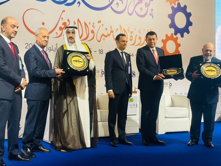 ضمن اجتماعات مؤتمر العمل العربيّ   العمل العربيّة تكرّم الوفد الأردني الممثل للعمل والعمال والحكومات