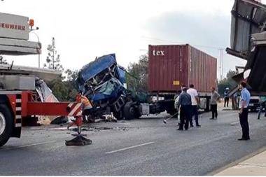 كشف سبب حادث جسر المشاة على طريق المطار