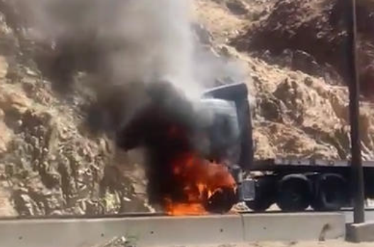 احتراق شاحنة في العقبة