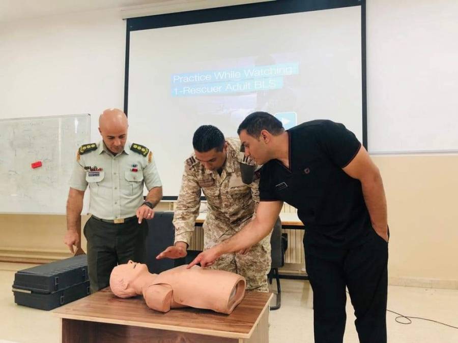 المركز التعليمي الوطني للإسعاف والطوارئ يعقد دورة الإنعاش القلبي الرئوي التأسيسي ... صور 