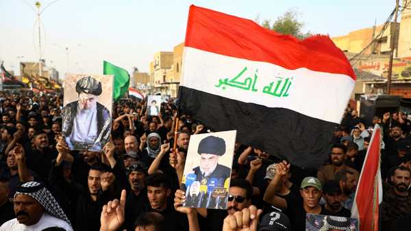 الأزمة السياسية تلقي بظلال قاتمة.. عراقيون يدفعون ثمنا غاليا