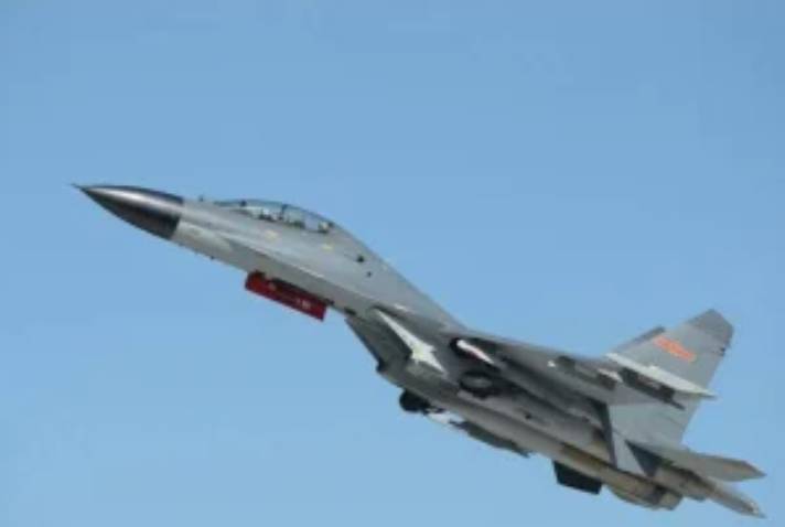 تايوان : رصد 9 طائرات و5 سفن تابعة للجيش الصيني